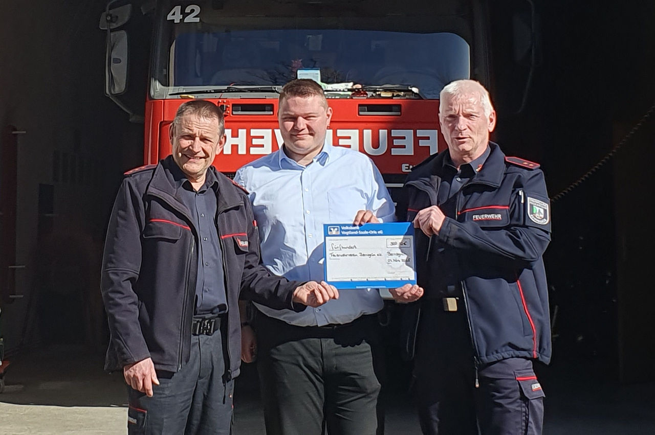 Übergabe des Präsentationsschecks an die Verantwortlichen