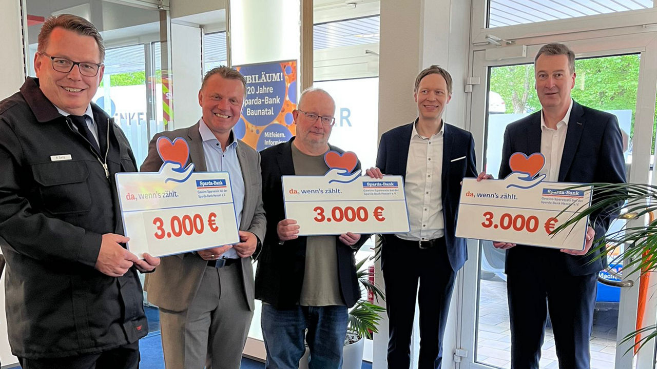 Spendenübergabe anlässlich 20 Jahre Filiale Baunatal