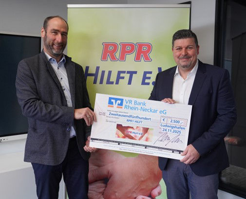 Dr. Michael Düpmann (l.) und Tobias Heger (Geschäftsführer der Audiotainment Südwest (r.)