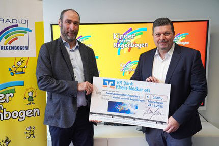 Dr. Michael Düpmann (l.) und Tobias Heger (Geschäftsführer Audiotainment Südwest) (r.)