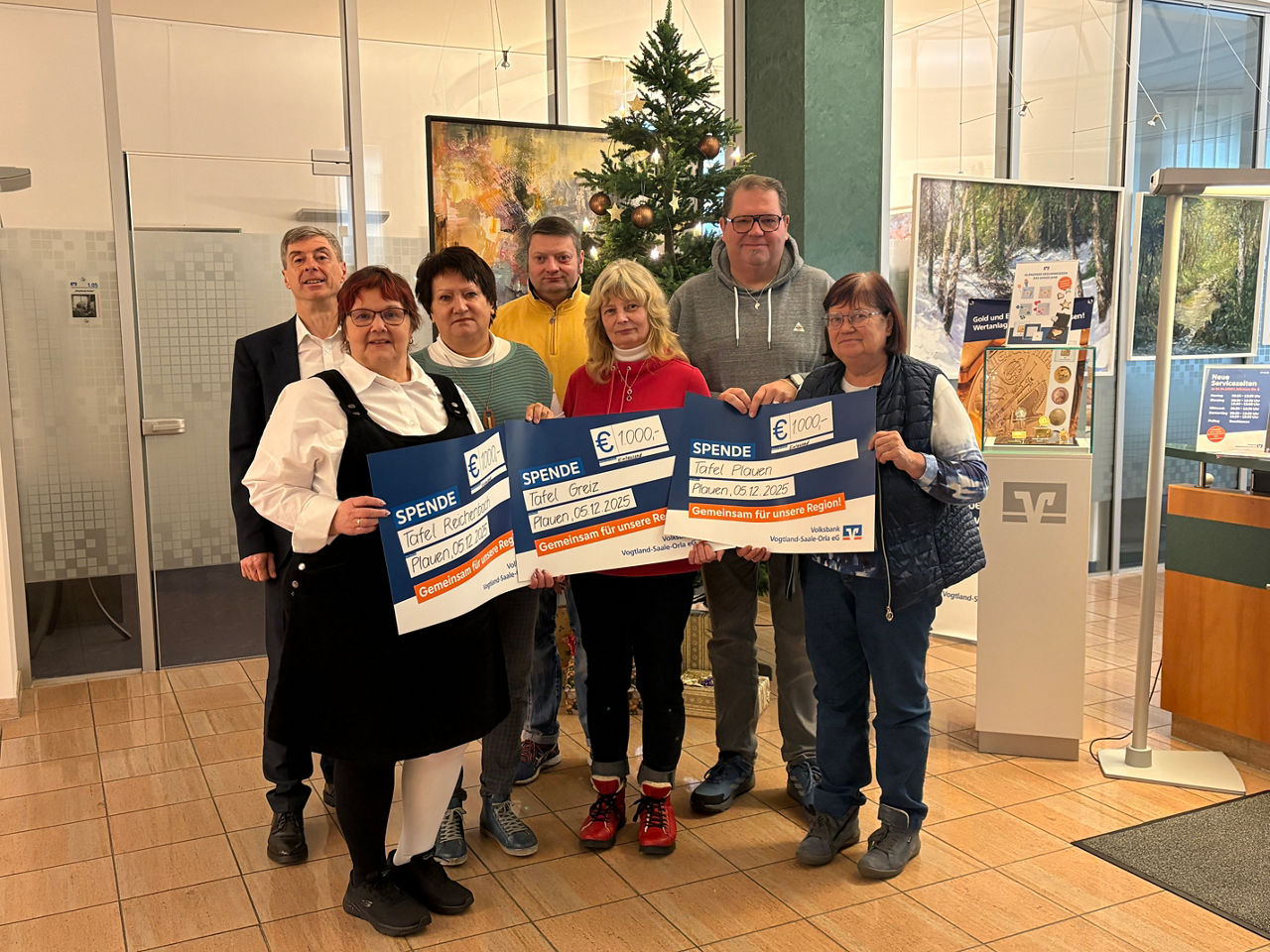 Übergabe der Präsentationsschecks an die Verantwortlichen