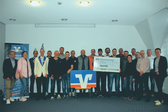 Volksbank im Hochsauerland übergibt Spenden in Höhe von 17.500 Euro