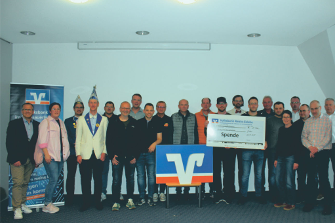 Volksbank im Hochsauerland übergibt Spenden in Höhe von 17.500 Euro