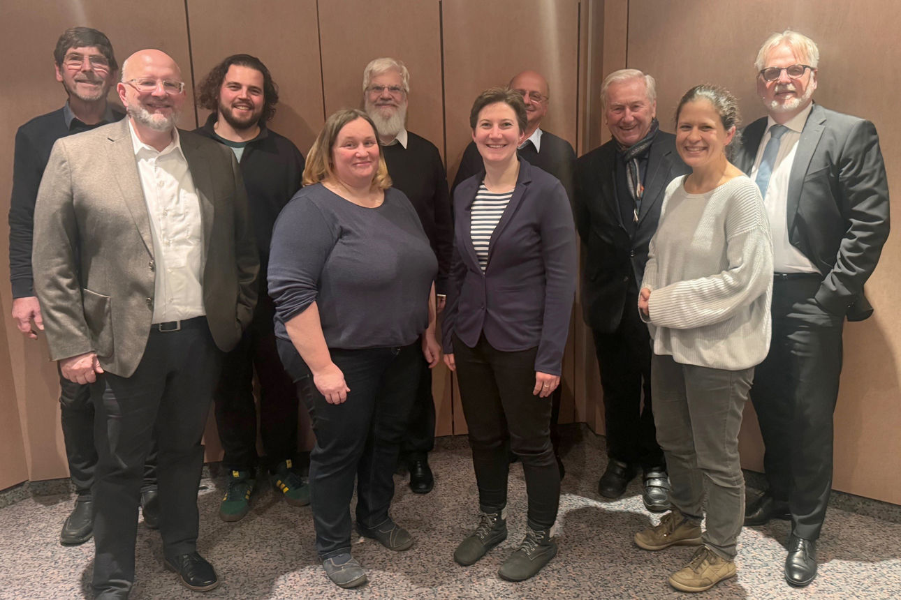 Gruppenfoto der Spendenempfänger und dem Vorstand