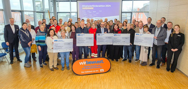 Volksbank Unna und geförderte Einrichtungen bei der Spendenübergabe 
