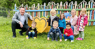 Gruppenfoto im Rahmen der Spendenübergabe