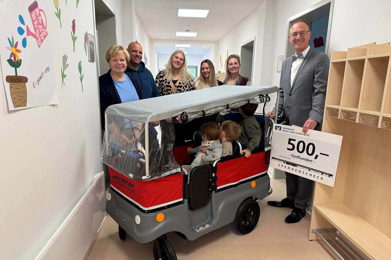 Übergabe Spende für E-Turtle Kinderbus an Kindergarten Kastanienplatz in Lahnstein