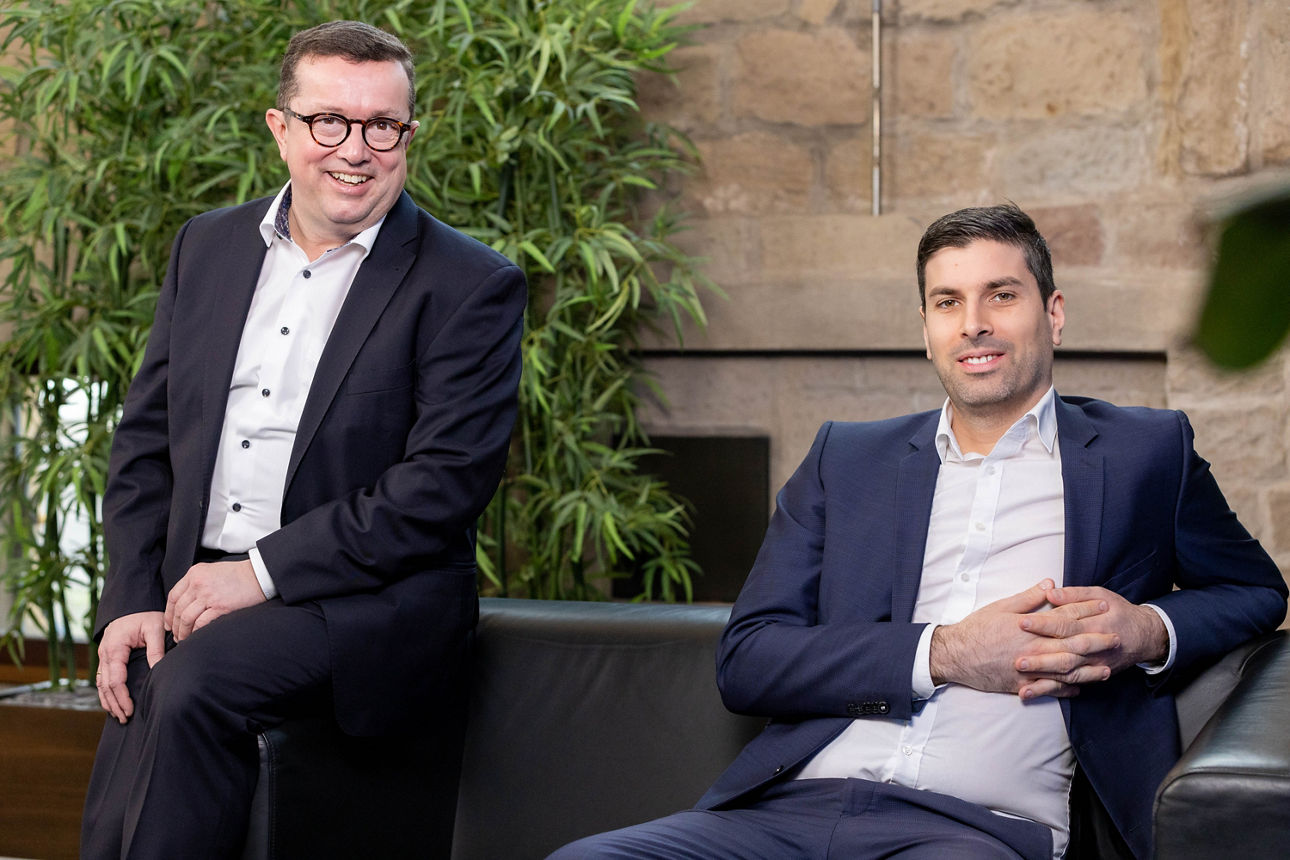 zwei Männer im Casual Business Outfit 