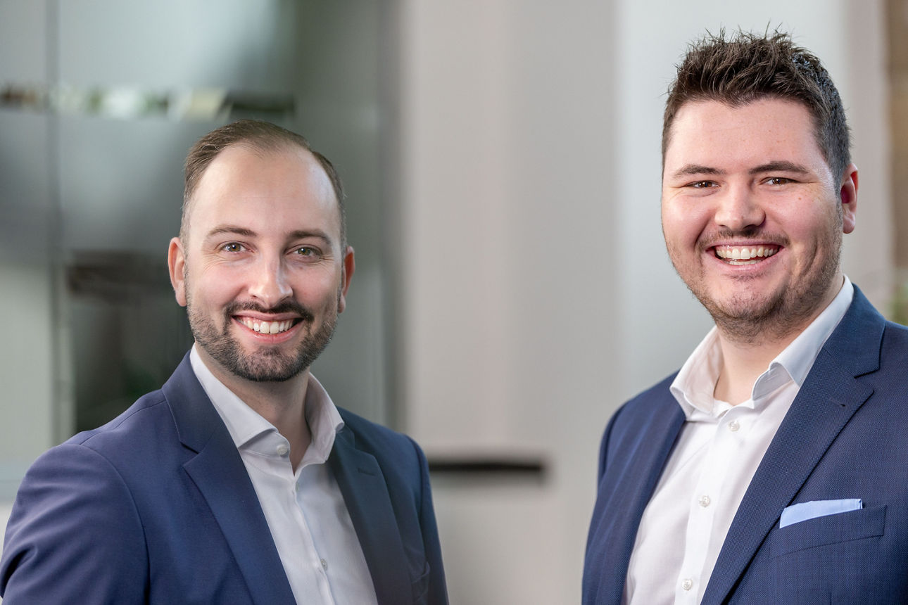 zwei Männer im Casual Business Outfit 