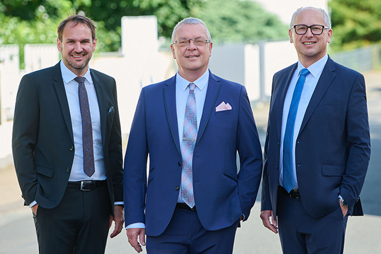 Foto unseres Vorstands, v.l.n.r. Simon Stürzl, Thorsten Münch (Vorstandsvorsitzender), Christian Markert