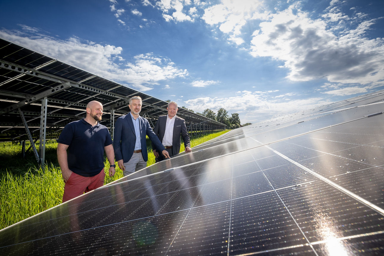 Sonnenladen: grüne Energie auf dem Autohof Sonnenladen: grüne Energie auf dem Autohof