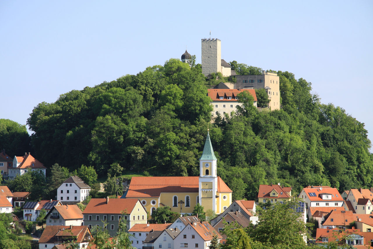 Landschaft und Burg von Falkenstein