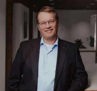 Herr Andreas Daenecke im Anzug
