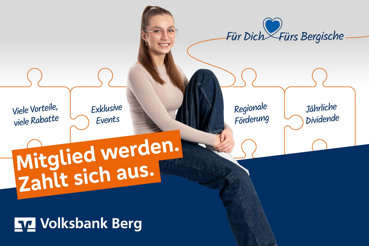 Junge Frau vor Puzzleteilen mit Vorteilen einer Mitgliedschaft. Slogan: Mitglied werden zahlt sich aus.