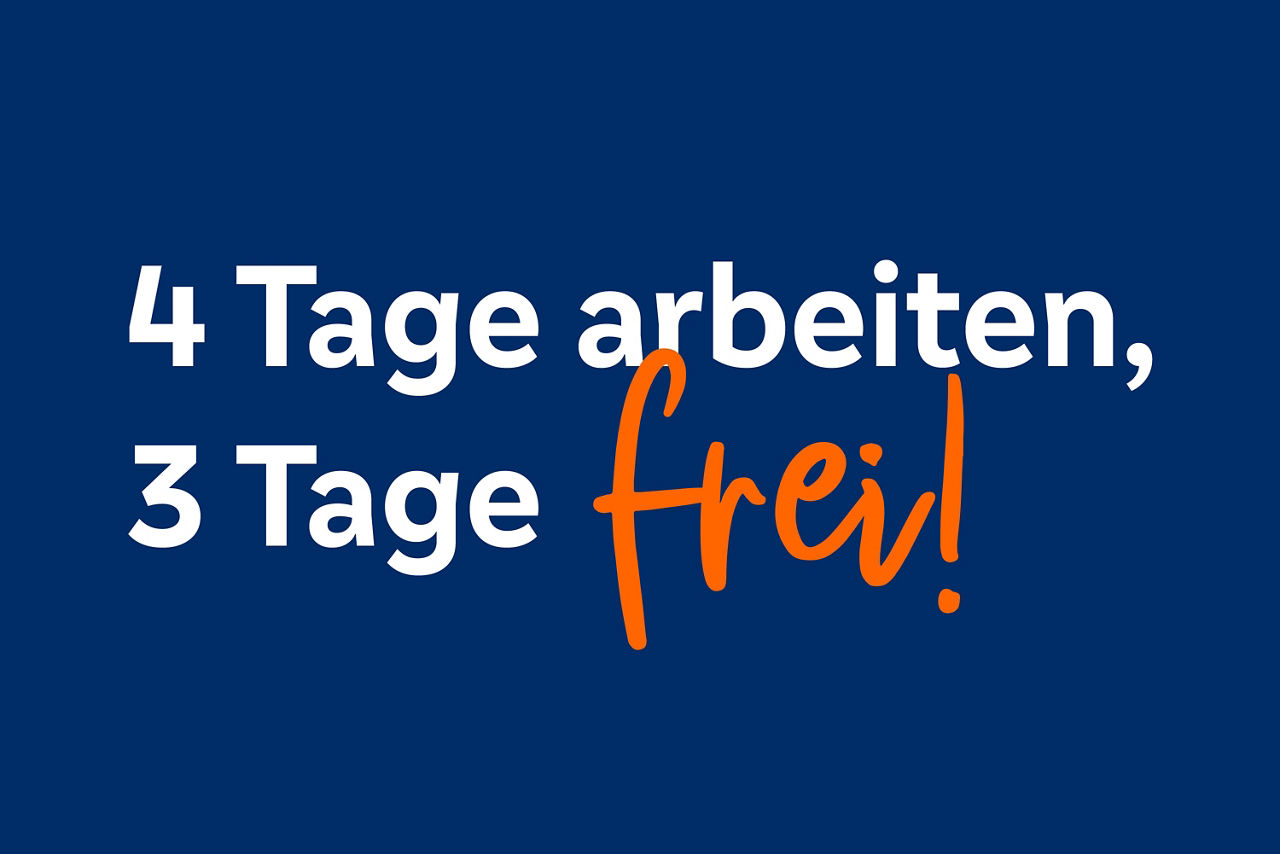 Blauer Hintergrund mit Schriftzug „Vier Tage arbeiten, drei Tage frei.“