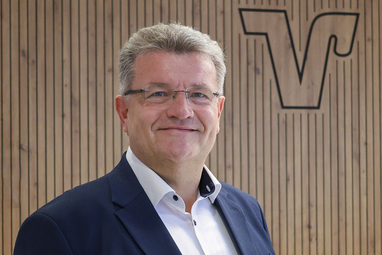 Betriebsratsvorsitzender Stephan Hippchen lächelt