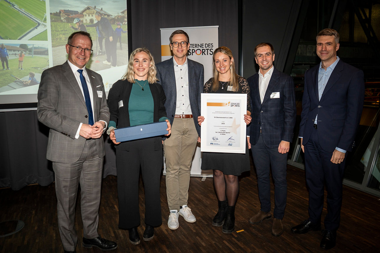 Sterne des Sports - der Bayerische Landes-Sportverband und die bayerischen Volksbanken Raiffeisenbanken ehren Sportvereine für besonderes gesellschaftliches Engagement. Foto: Achim Schmidt, aufgenommen in der "Motorworld" in München am 04.12.2025