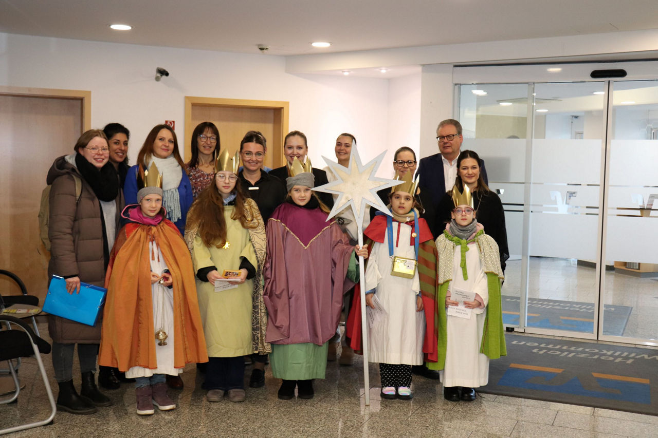 Sternsinger mit Voba Kollegen in der Geschäftsstelle Bischofsheim