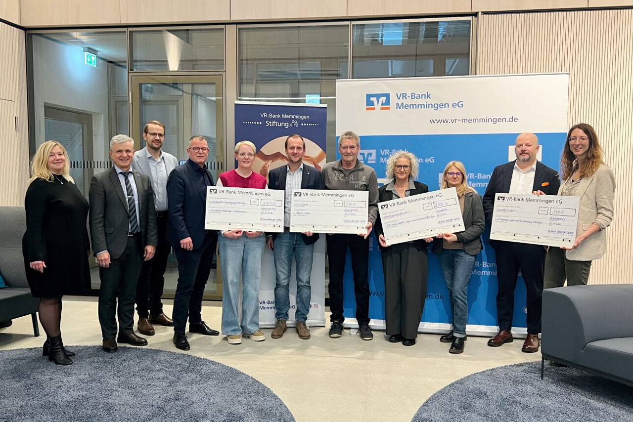 Spendenübergabe mit Spendenempfängern der Spendenausschüttung 2025