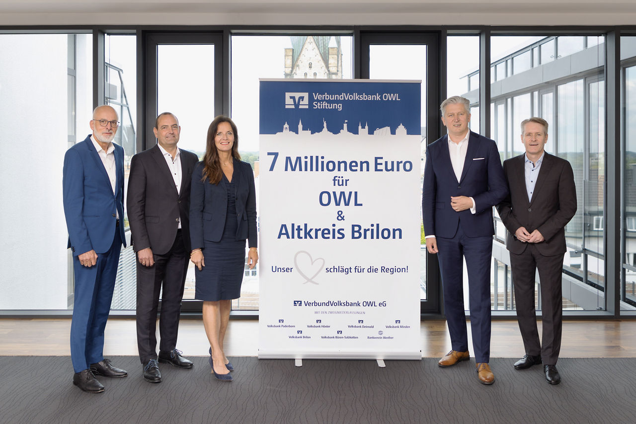 Der Geschäftsführer und die Vorstandsmitglieder der VerbundVolksbank OWL Stiftung