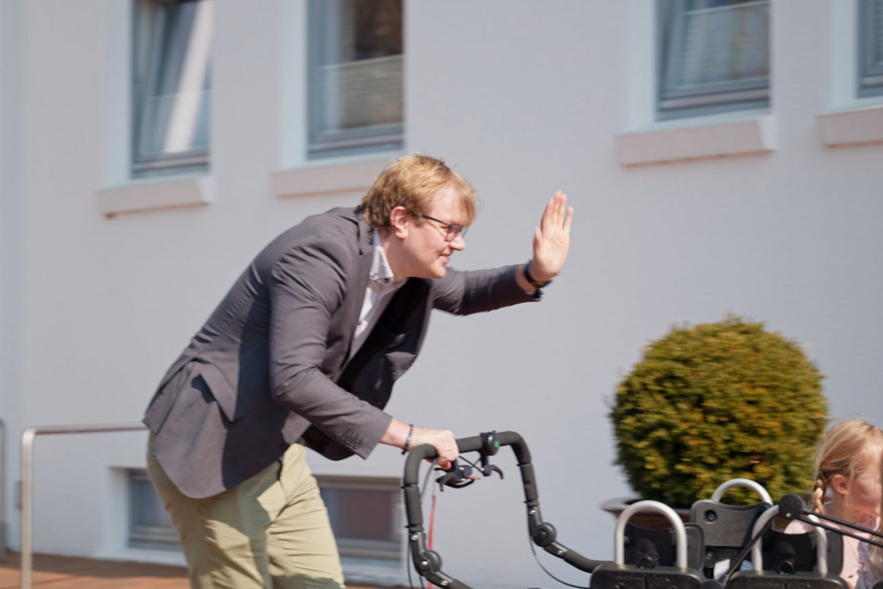 Übergabe VRmobil Kinderbusse in Jever