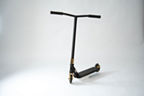Schwarzer Stuntscooter