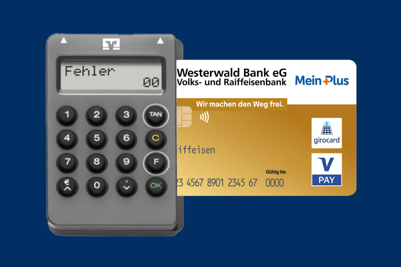 Ein Kartenlesegerät zeigt "Fehler" an, daneben eine goldene Bankkarte der Westerwald Bank .