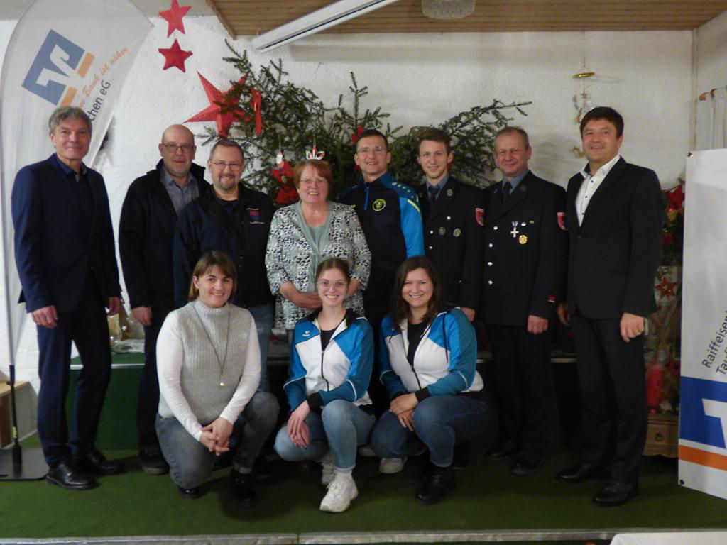 Auf den Bild von links nach rechts: Geschäftsstellenleiter Werner Brandl, Peter Oberhans, Marion Mittermaier, Andreas Koch, B