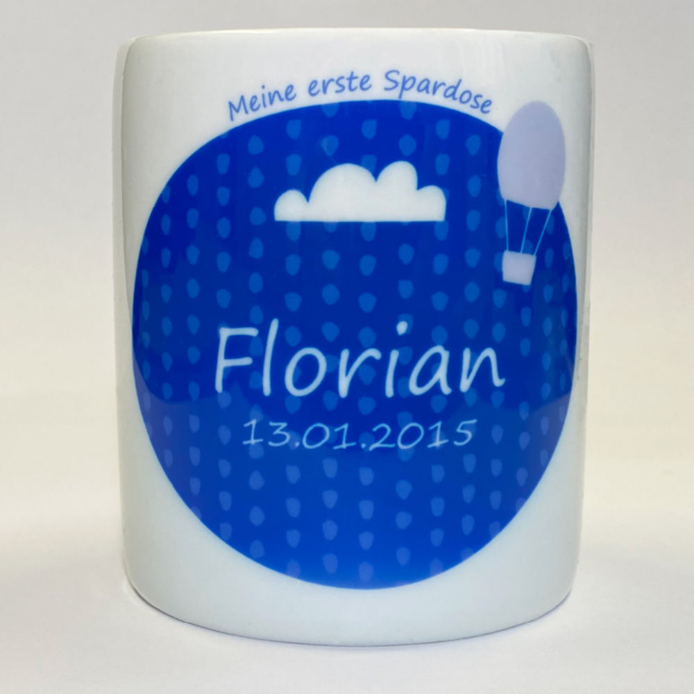 Personalisierte Spardose mit Namen 'Florian', Datum '13.01.2015' und blauem Design mit Wolke und Heißluftballon.