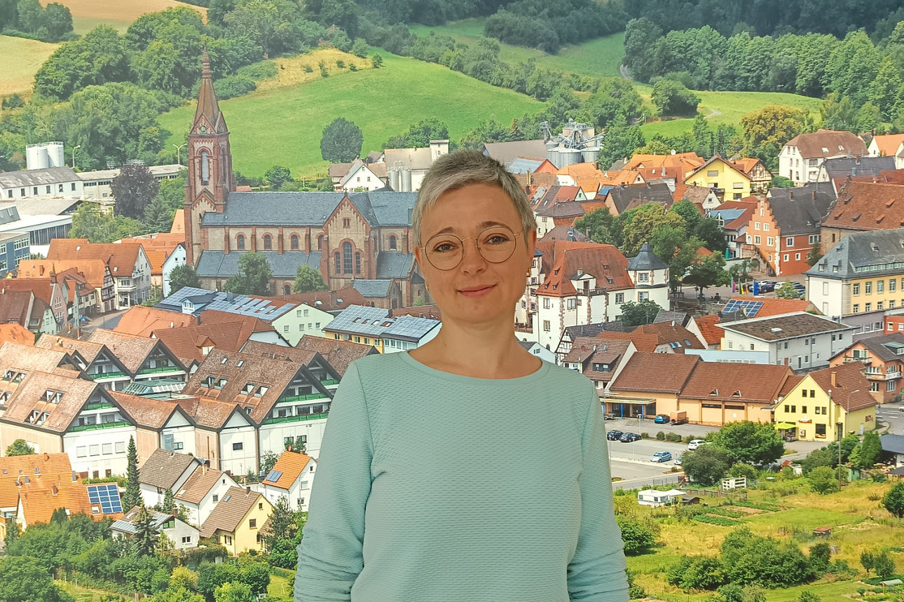 Tatjana Wächter vor Stadtpanorama