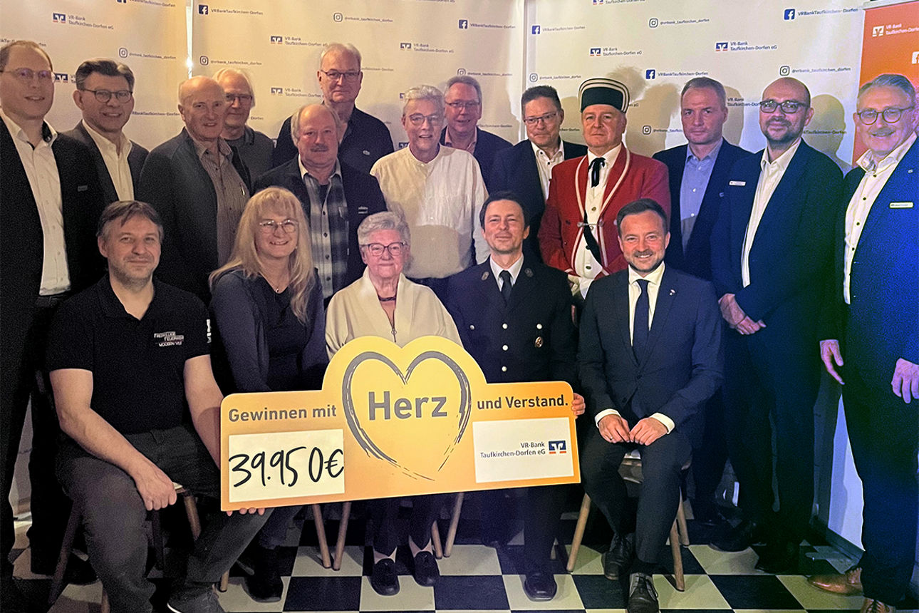 Gruppenbild der Gewinnsparveranstaltung im Bereich Taufkirchen (Vils)