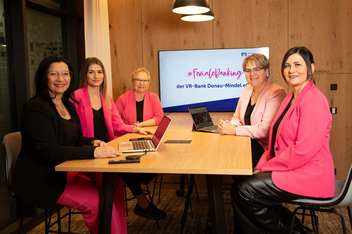 Teambild der Arbeitsgruppe #FemaleBanking