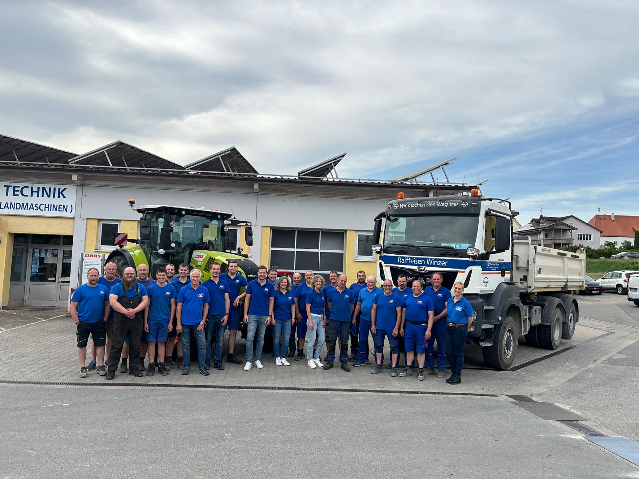 Team der Raiffeisen Winzer GmbH Kies und Landtechnik
