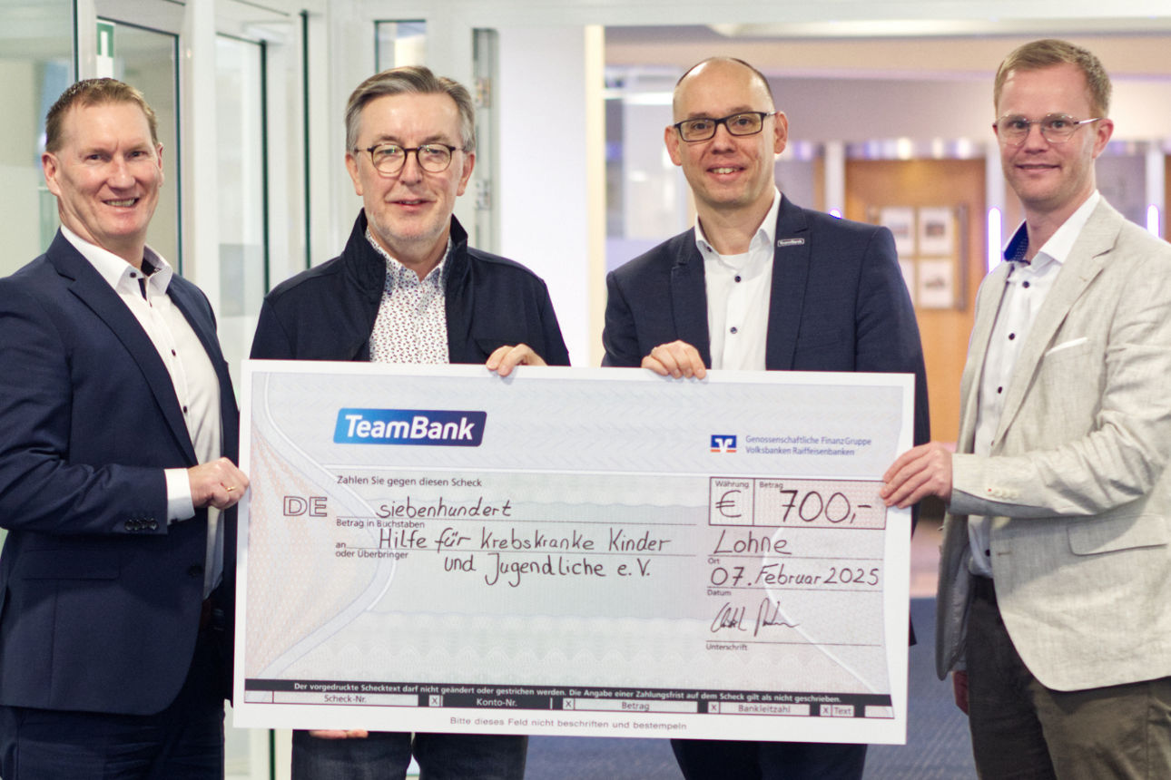 Ein Bild der symbolischen Scheckübergabe in unserer Bankstelle in Lohne