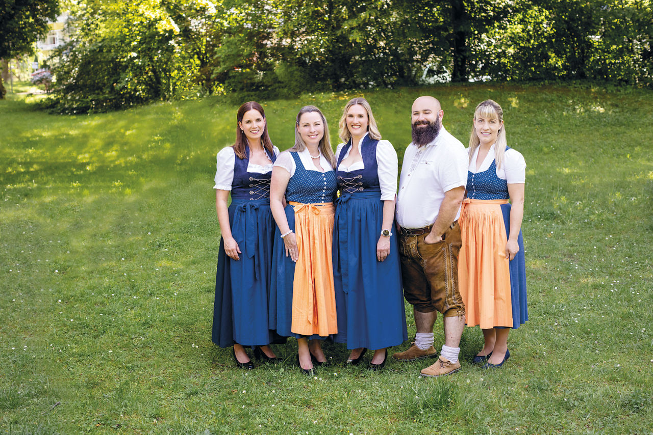Das Team der VR-Bank Erding eG freut sich über das Engagement in der Region