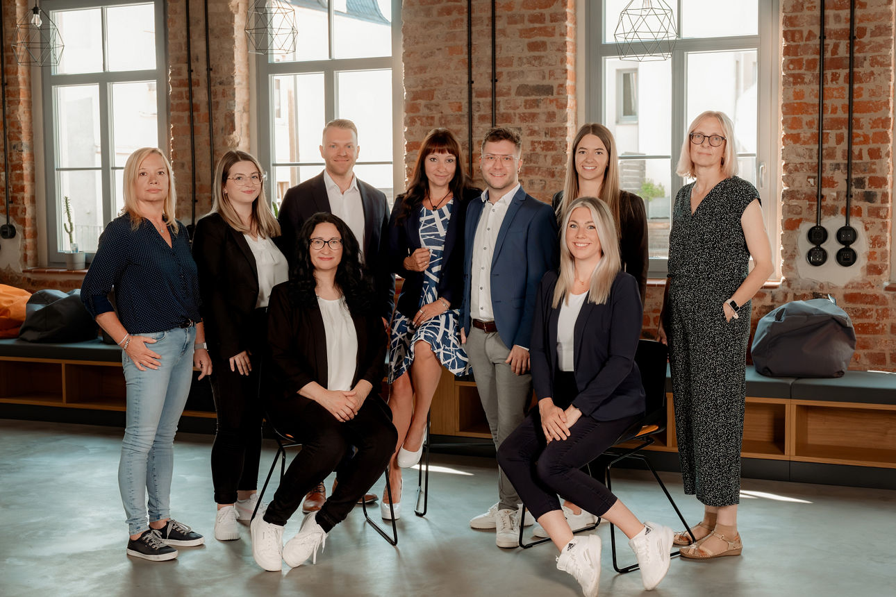 Das Team der Abteilung Leasing und Factoring steht zusammen