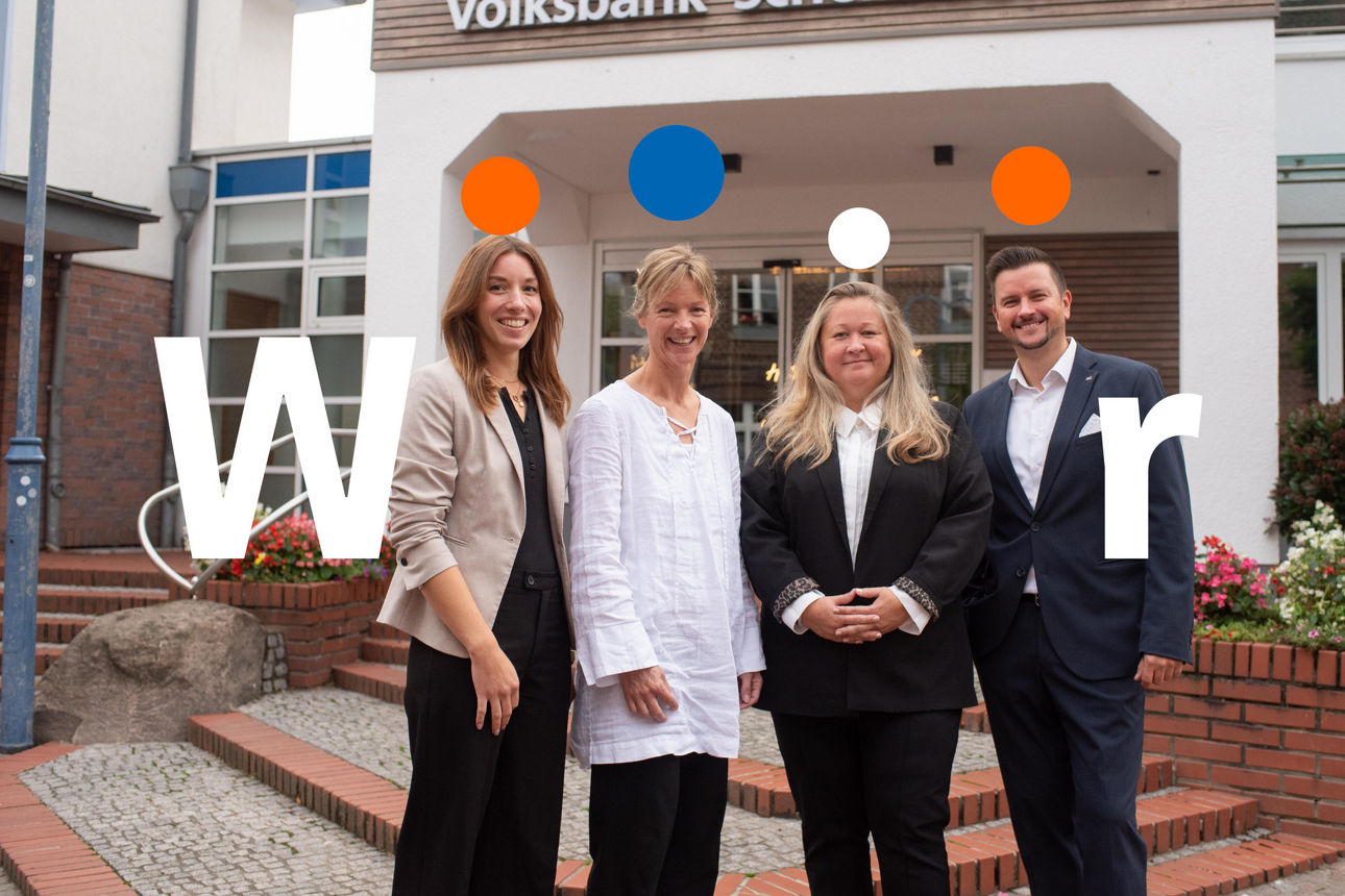 Unser Immobilienteam vor der Bank