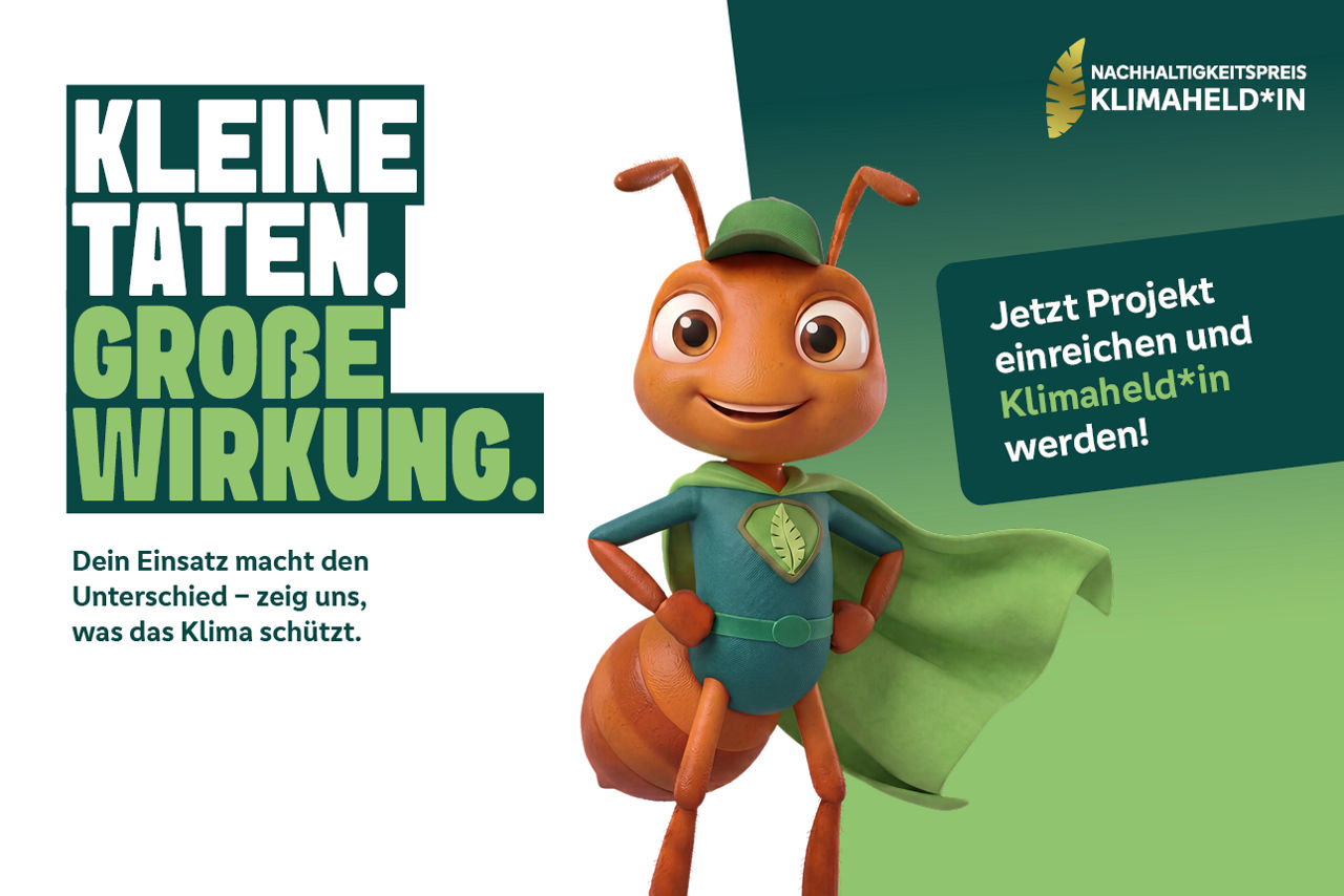 Illustrierte Ameise im Superhelden-Kostüm mit grünem Cape vor grünem Hintergrund. Daneben steht der Text: Kleine Taten. Große Wirkung. Nachhaltigkeitspreis Klimaheld*in.