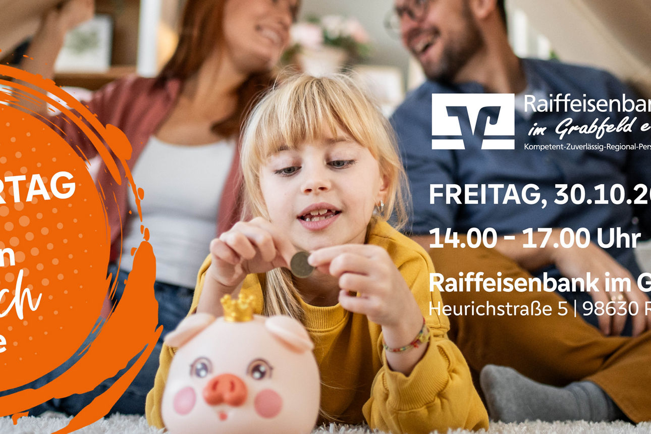 Kind zählt Geld in ein Sparschwein.