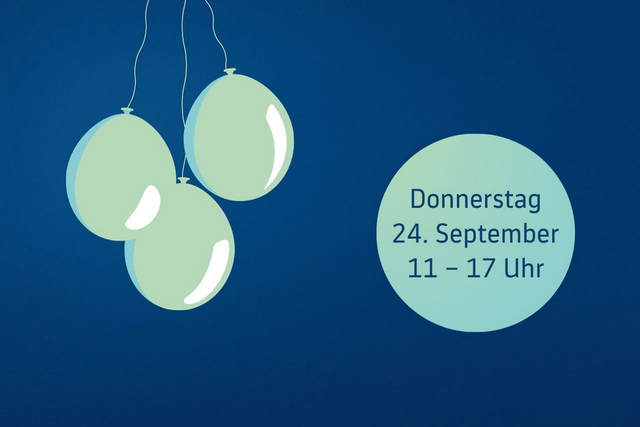 hellgrüne Luftballons schweben neben einem runden Störer mit der Aufschrift Donnerstag, 24. September 11 bis 17 Uhr