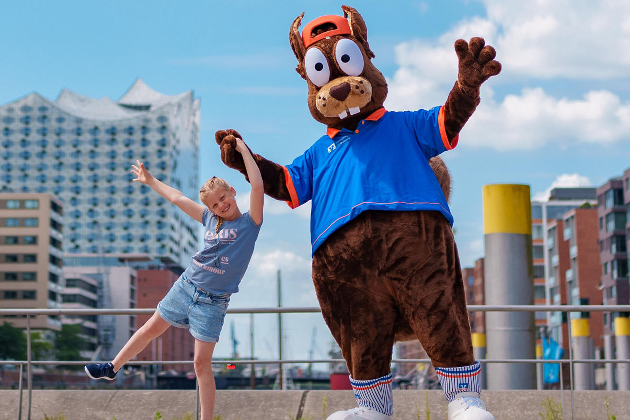 Weltsparwoche: Richy Reichhörnchen hat spaß in der Hafencity