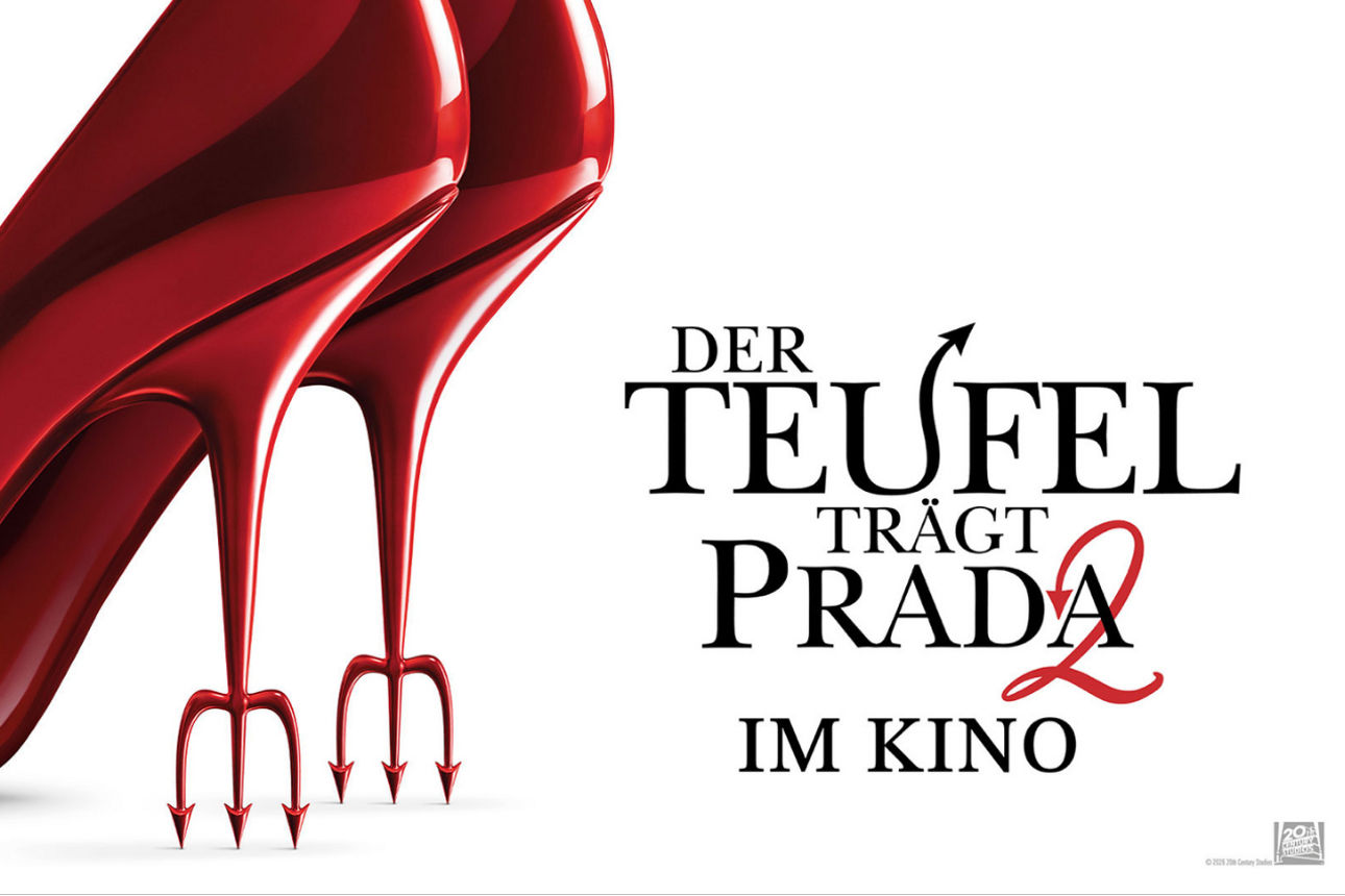 Man sieht hochhackige Pumps mit einer Teufelsgabel