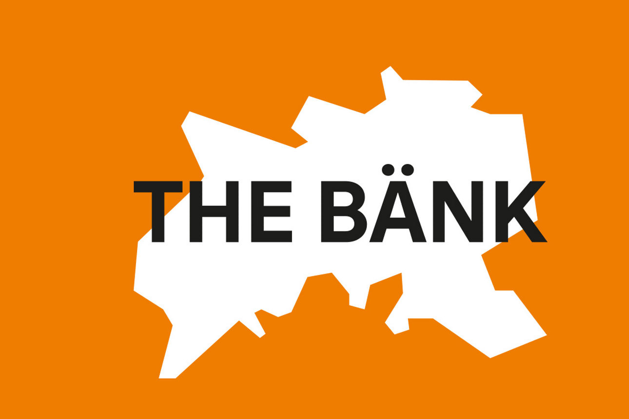 Sie sehen ein Orangenen Hintergund. Davor eine weiße Landkarte mit einem schwarzen Schriftzug ,,The Bänk"