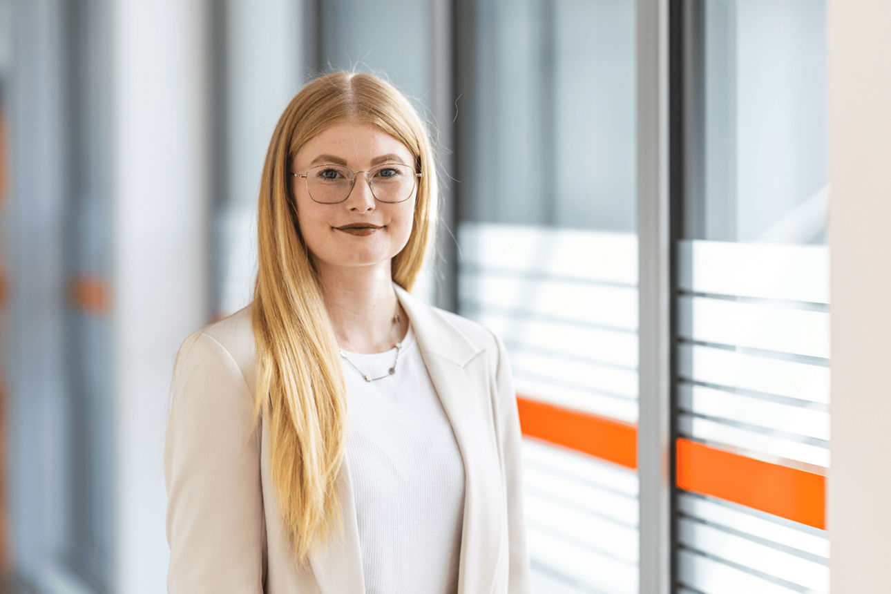 Thea Groenewold, Mitarbeiterin der Fehntjer VR Immobilien (ein Team der Fehntjer VR Bank eG)