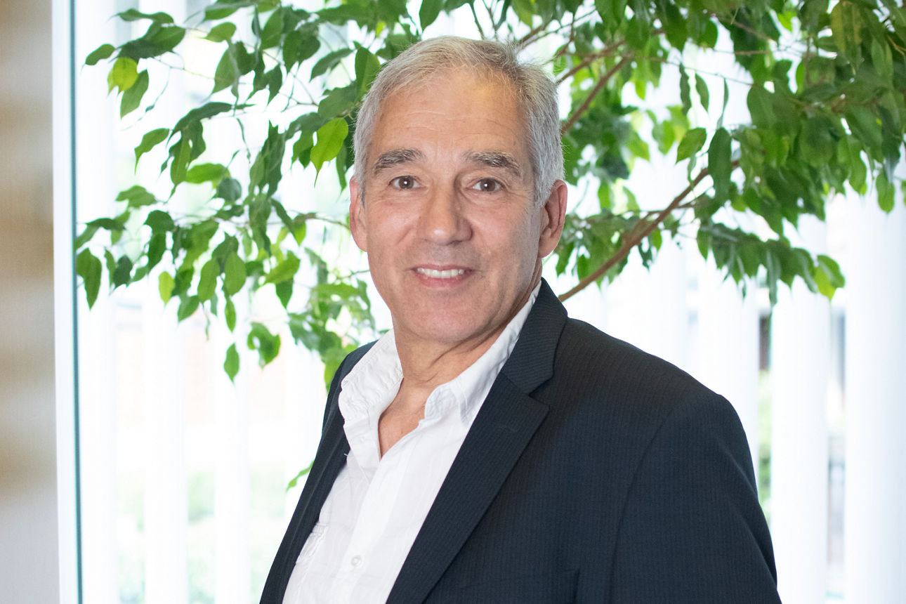 Porträtfoto von Hans-Georg Theunissen