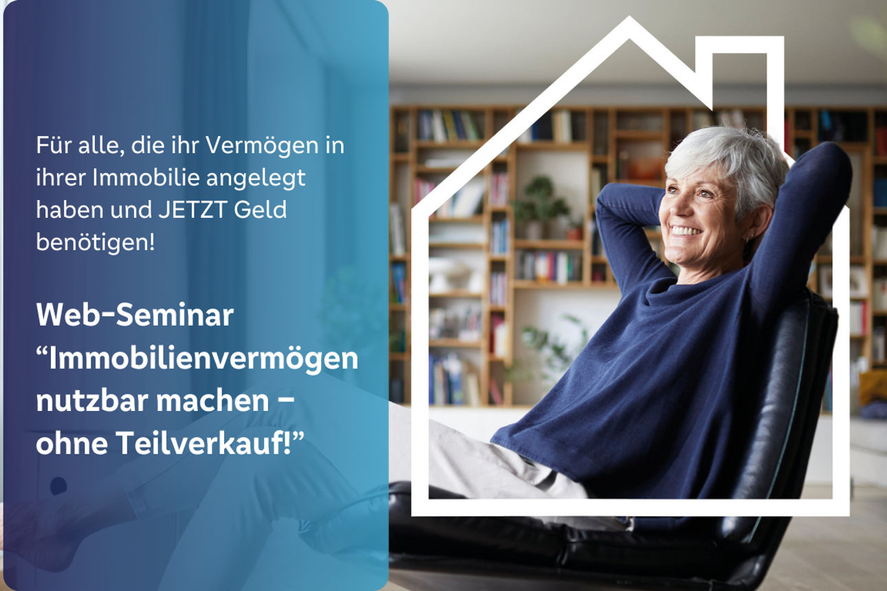 Eine Frau sitzt gemütlich im Sessel und schaut aus dem Fenster.