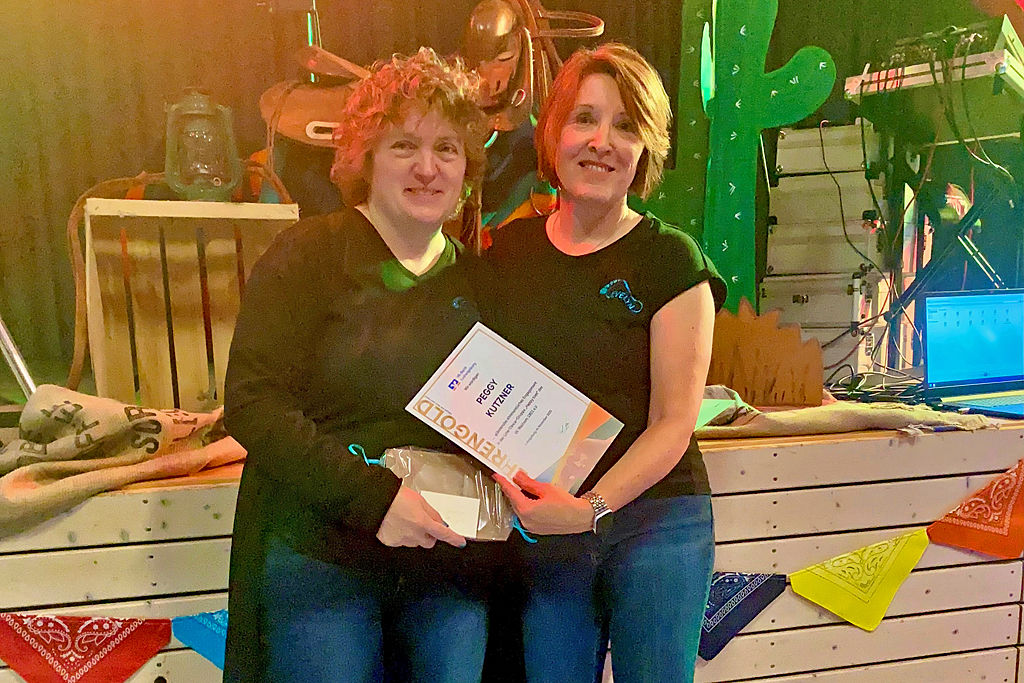 Übergabe der Ehrengoldurkunde an Peggy Kutzner