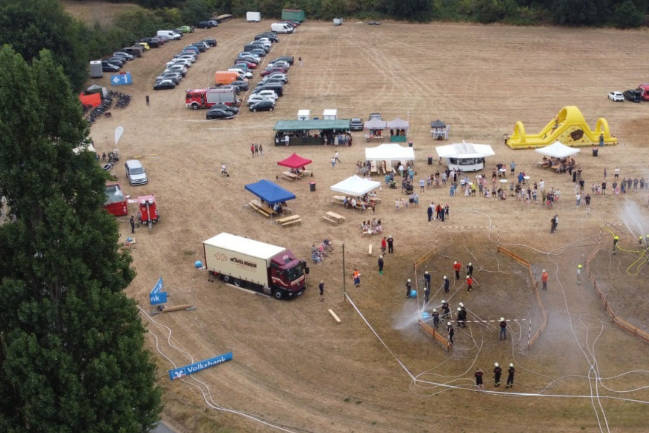 Wasserballturnier der Freiwilligen Feuerwehr Elten Wettkampfplatz von oben