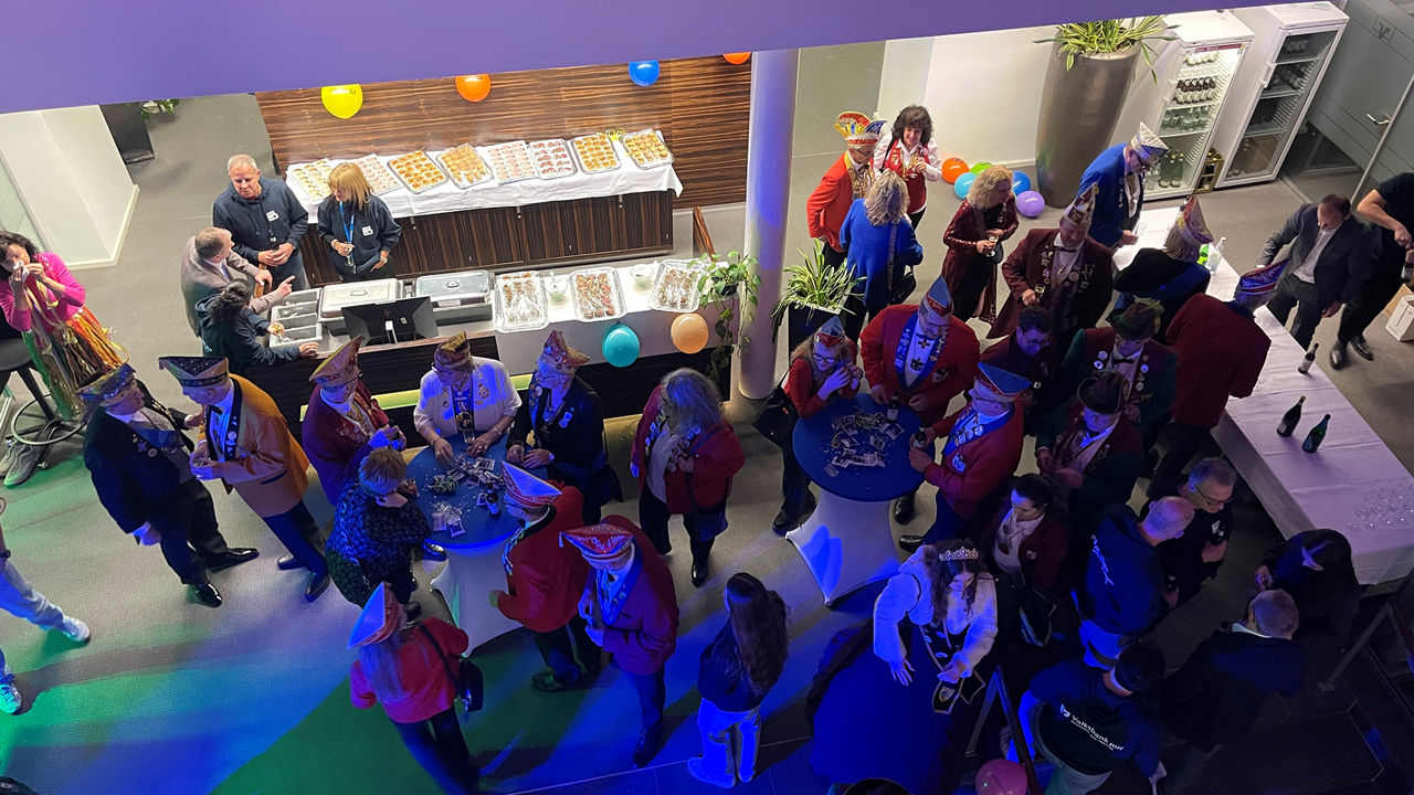 Volksbank pur veranstaltet Fasnachtsempfang in der Filiale am Leopoldsplatz 