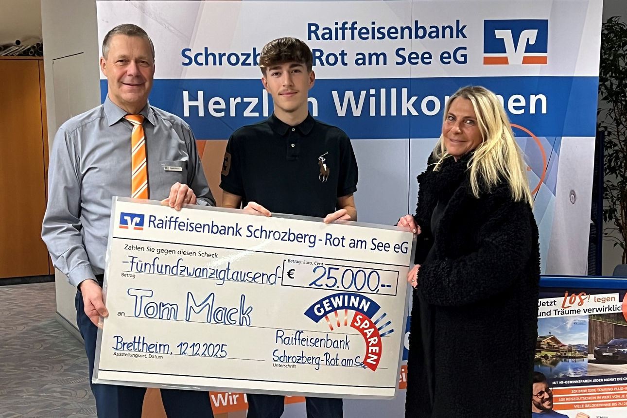 Gewinner Tom Mack mit Thomas Pittner und  seiner Mutter